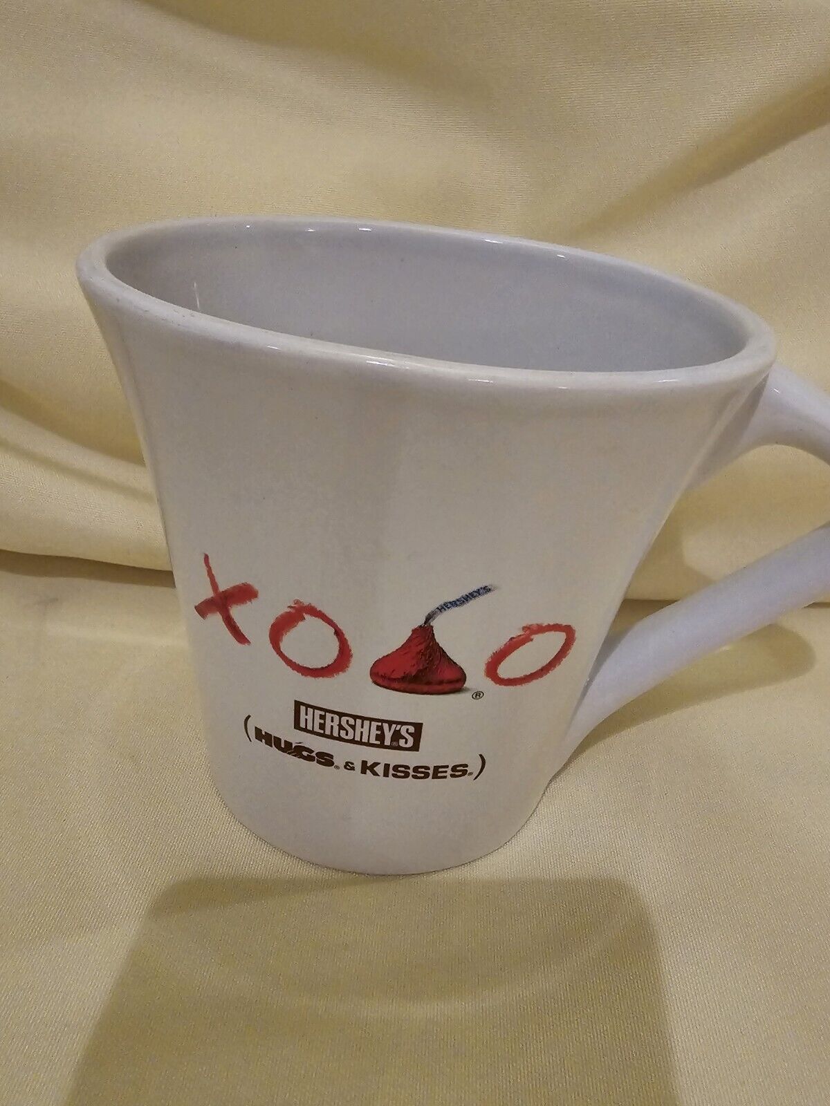 Hershey\'s Hugs & Kisses XO Coffee Tea Mug Cup Oval 12oz Gift Red Valentines