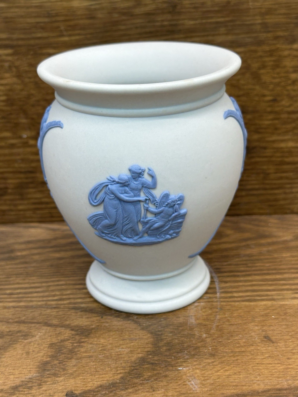 Wedgwood Jasperware Blue/White Reverse Cachepot 4\