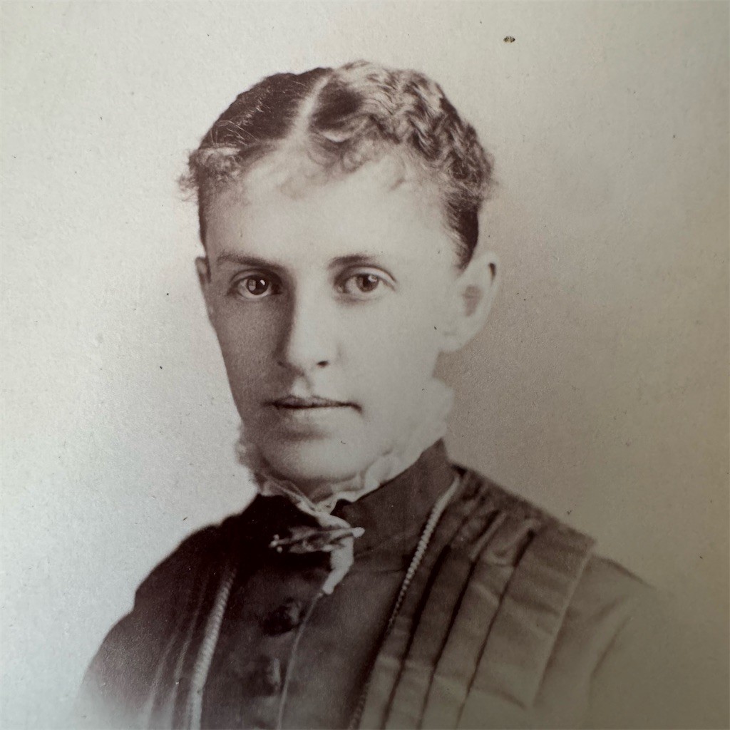 Antique Cabinet Card Photo Victorian Woman Portrait Blount Chicago Illinois 