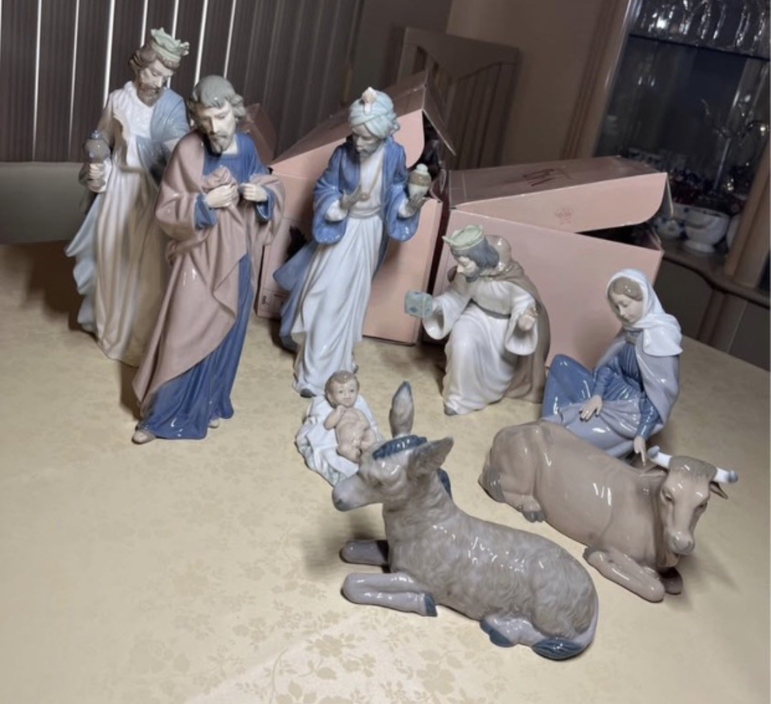 Nao by Lladro SET Porcelain Nativity Set 8 Piece - Jar Broken On Balthasar