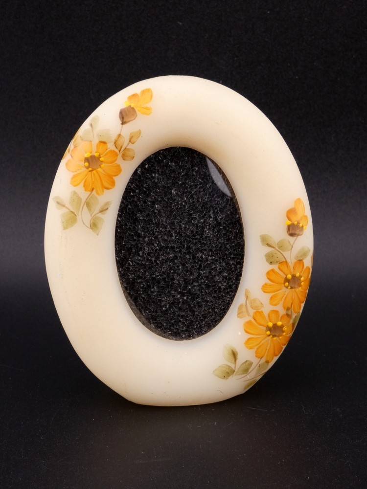 Vintage Fenton Glass Custard Satin Cameo Oval Picture Frame Hand Painted Daisy Vintage Fenton Glass Custard Satin Cameo Oval Picture Frame Hand Painted Daisy