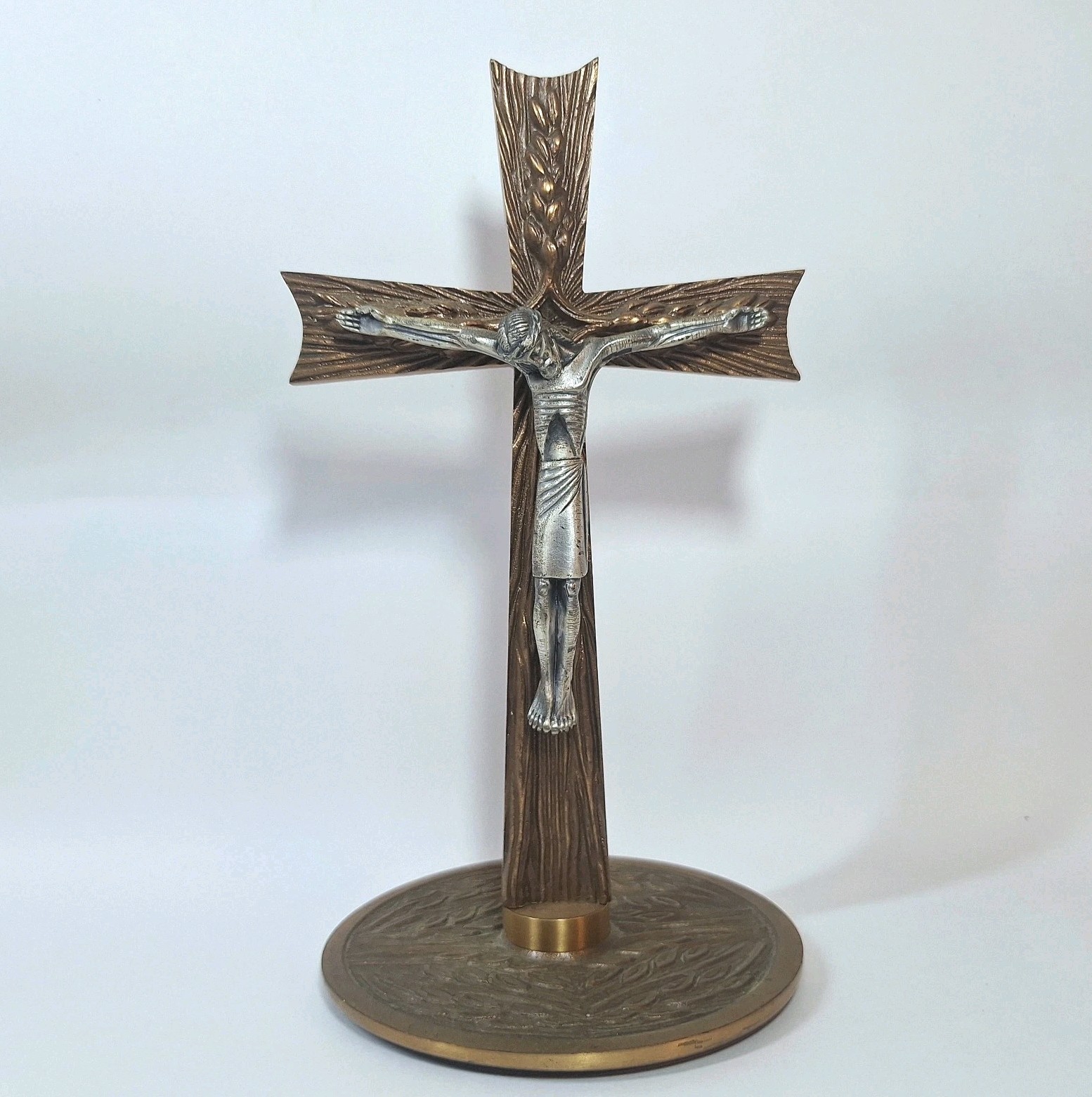 Vtg Regal Bronze Altar Crucifix 57AC57 Wheat Design Church Standing Cross U.S.A. Vtg Regal Bronze Altar Crucifix 57AC57 Wheat Design Church Standing Cross U.S.A.