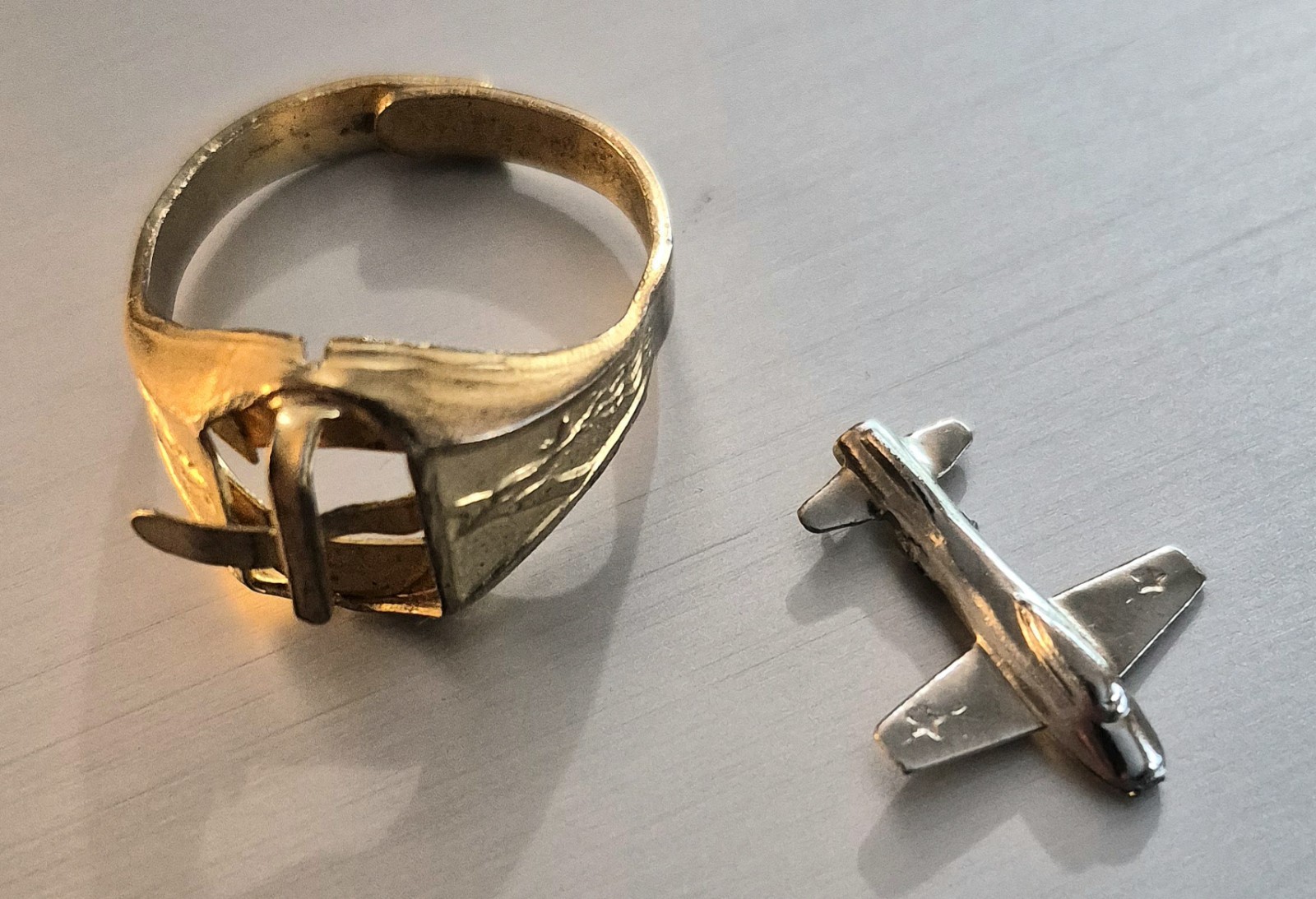 1948 Kellogg's PEP Cereal  Premium Superman Airplane Ring F-87 Jet Fighter Gold