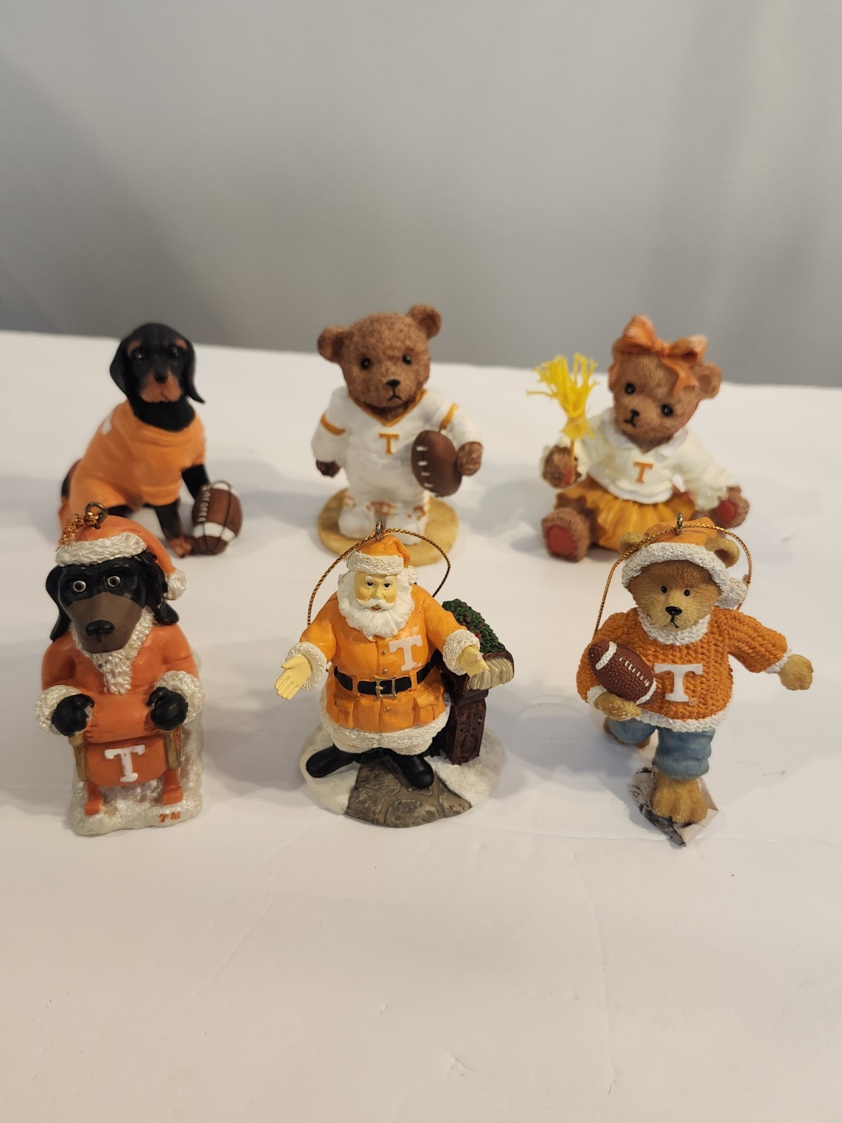 (LOT OF 6) TENNESSEE VOLS HANGING & SITTING ORNAMENTS (LOT OF 6) TENNESSEE VOLS HANGING & SITTING ORNAMENTS