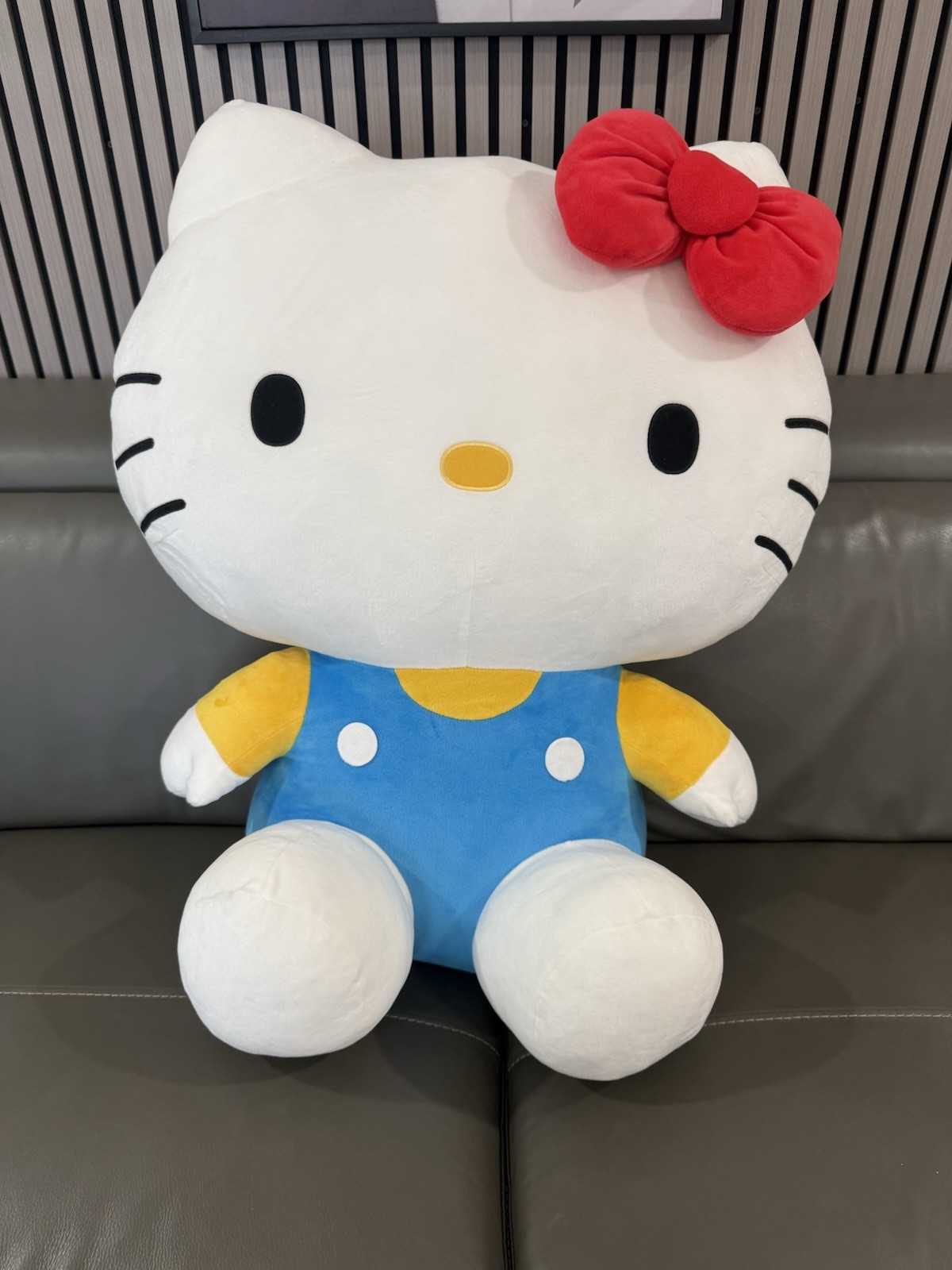 Giant Jumbo Hello Kitty By Sanrio Plush XXL 27.5in