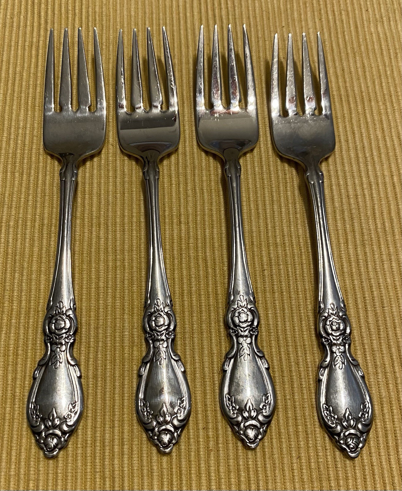 Oneida Community Stainless PLANTATION 6 7/8 Oneida Community Stainless PLANTATION 6 7/8