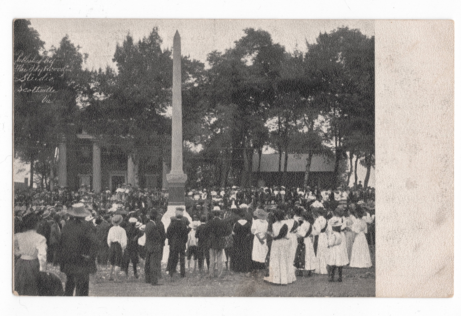 SOLDIERS MONUMENT BUCKINGHAM VA COURT HOUSE IDYLWOOD STUDIO W E BURGESS POSTCARD