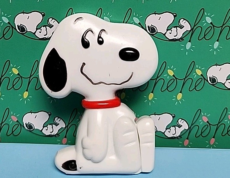 Snoopy Solid Perfume Compartment Pin With Holder VINTAGE 1985 *Empty No Perfume