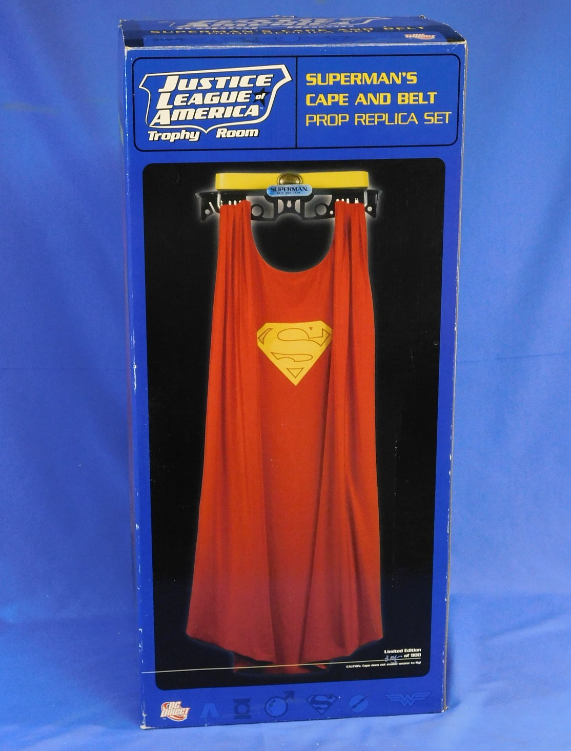 DC DIRECT SUPERMAN CAPE & BELT PROP REPLICA SET JUSTICE LEAGUE TROPHY ROOM