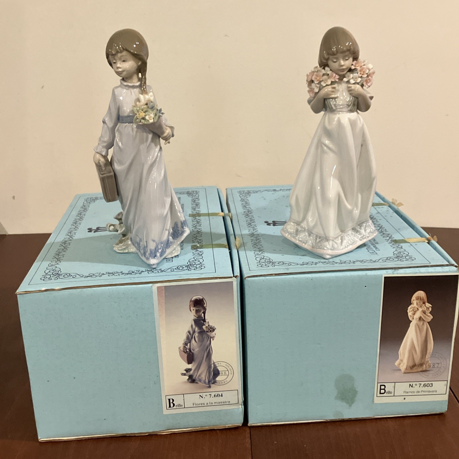 Lot Of 2 Lladro Girl With Flowrrs 7603 & 7604 W/ Boxes