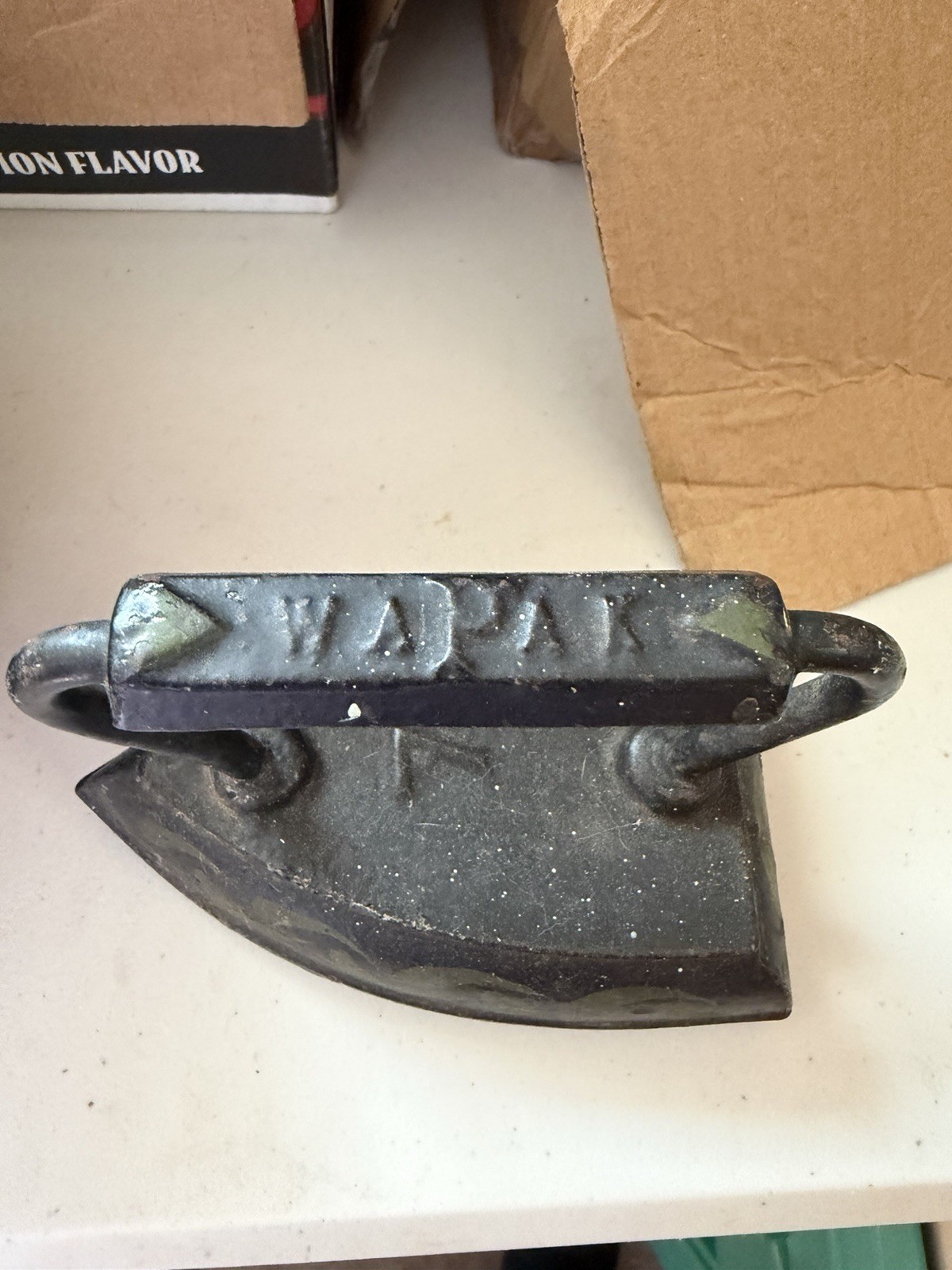 Antique WAPAK Cast Iron Sad Iron Flat Iron. No 7 Hand Painted Strawberries. Antique WAPAK Cast Iron Sad Iron Flat Iron. No 7 Hand Painted Strawberries.