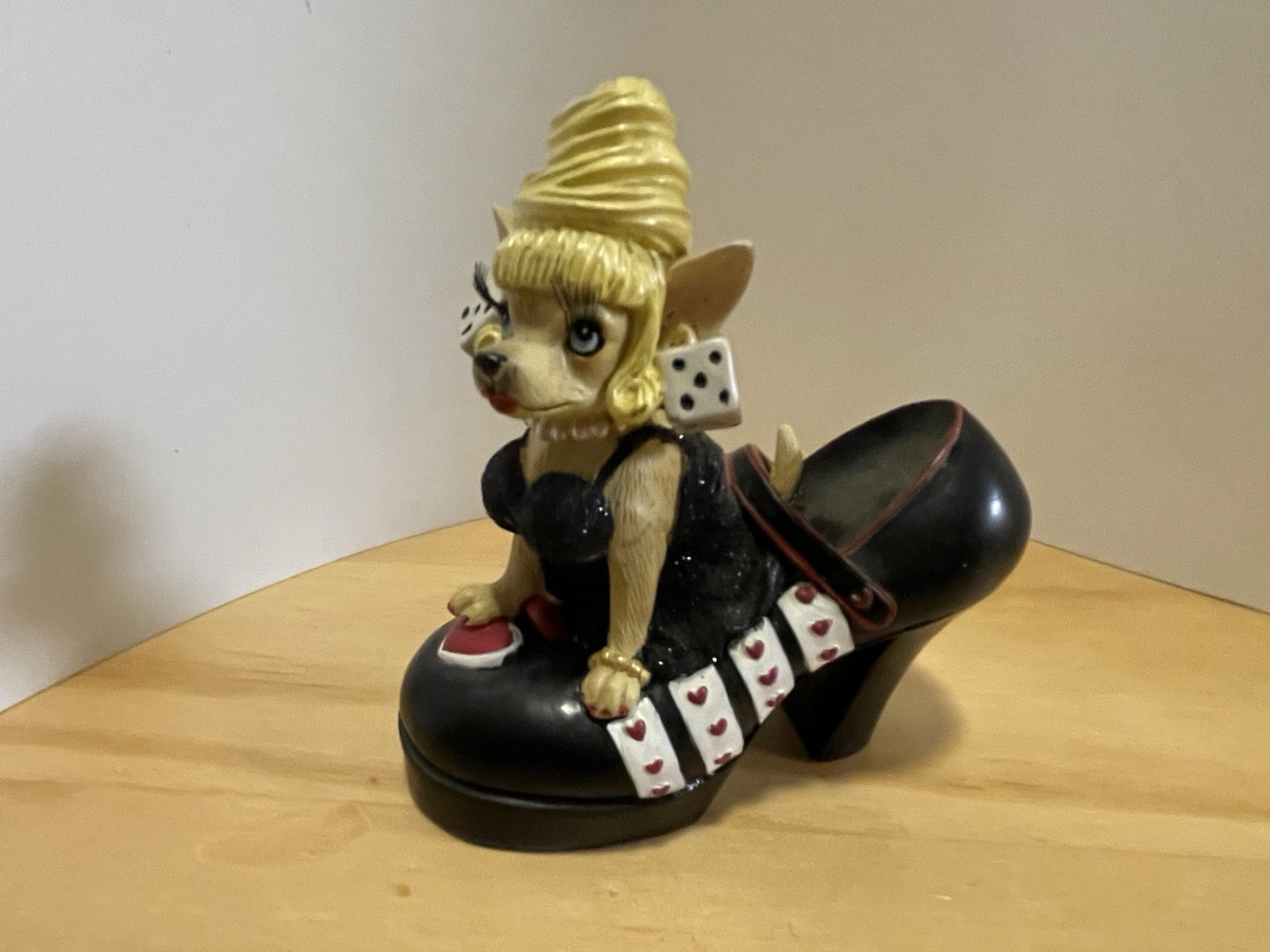 Westland Aye Chihuahua Las Vegas Theme Collectable Figurine
