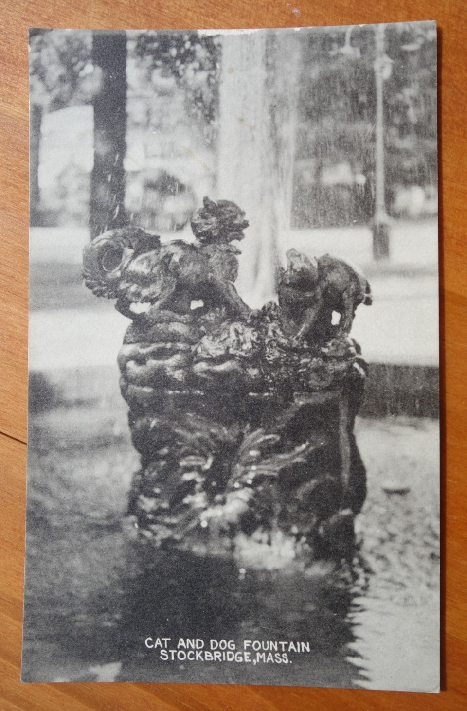 Cat and Dog Fountain, Stockbridge MA postcard p/u 1951
