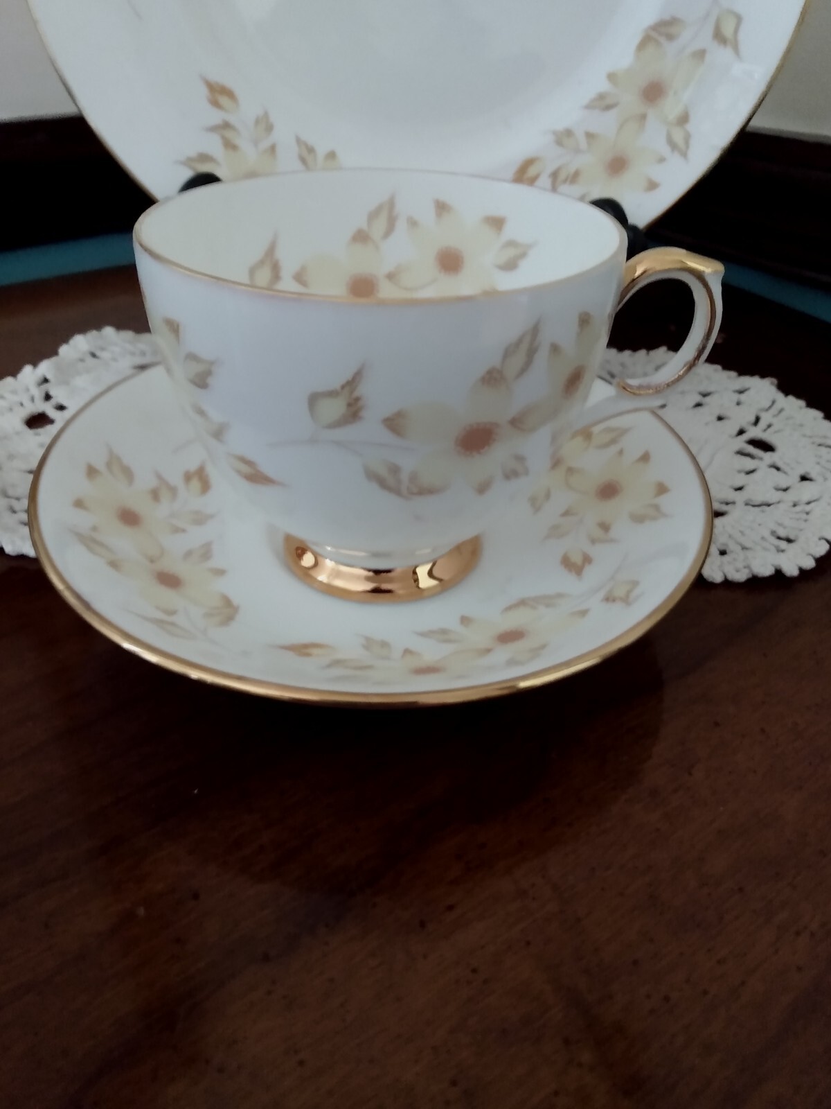 Royal Victoria English Bone China Staffordshire Cup Saucer&Dessert Plate Yellow Royal Victoria English Bone China Staffordshire Cup Saucer&Dessert Plate Yellow