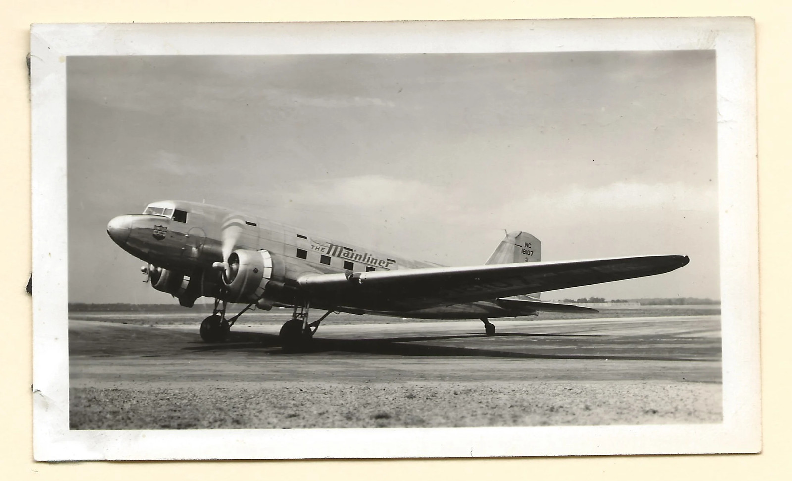 Douglas DC-3 DST United Air Lines Mainliner NC18107 Original 1930s Photo Douglas DC-3 DST United Air Lines Mainliner NC18107 Original 1930s Photo