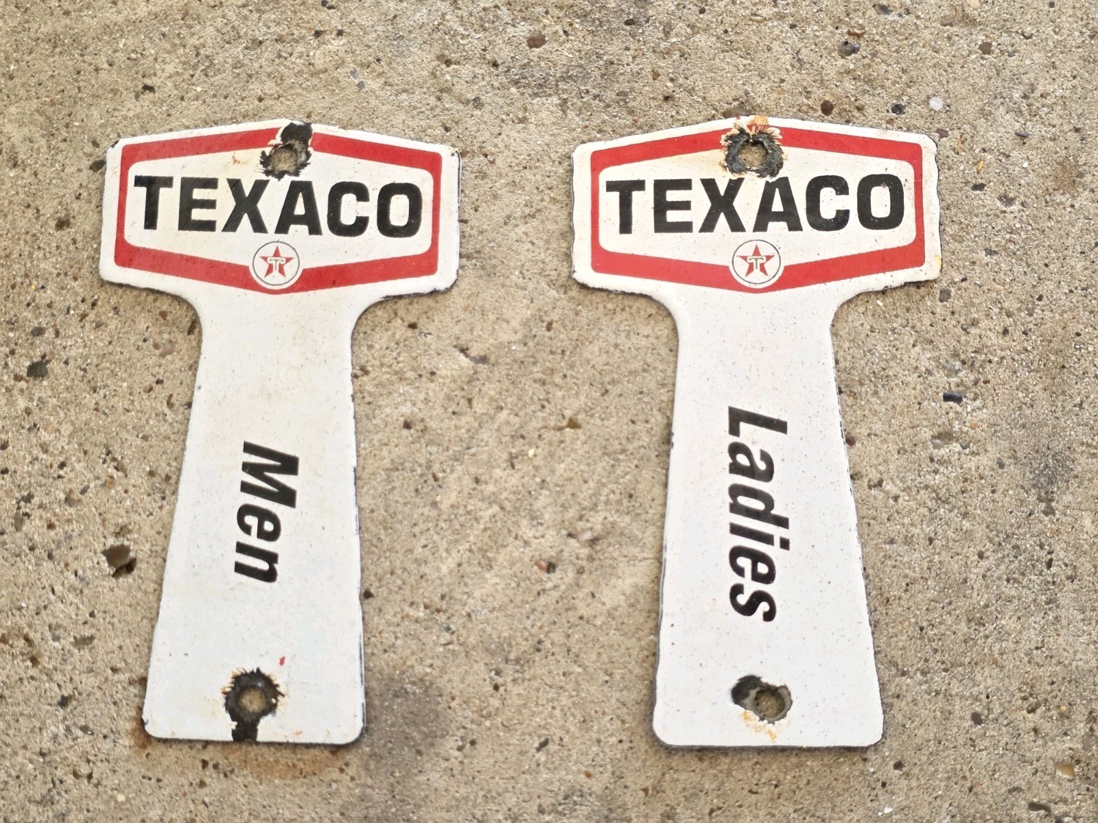 2 VINTAGE TEXACO PORCELAIN SIGN BATHROOM KEY FOB  BATHROOM 6\