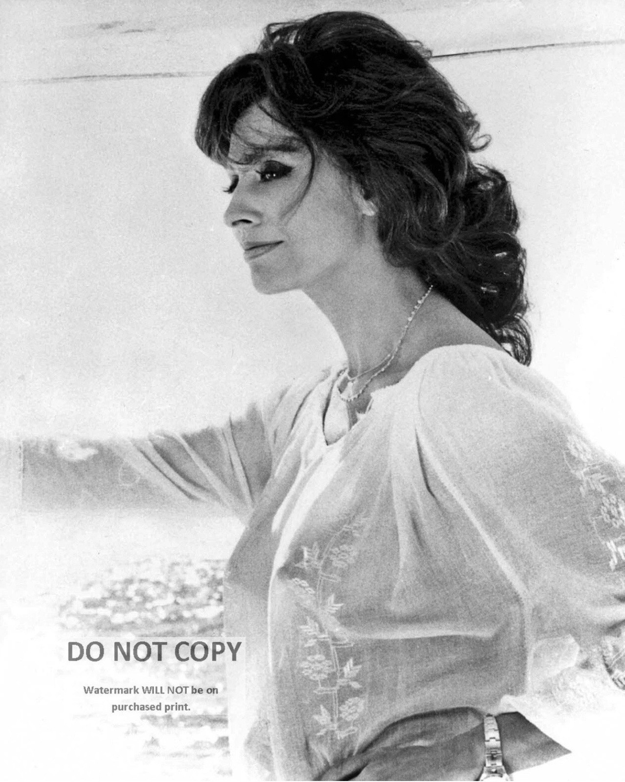 SOPHIA LOREN LEGENDARY ACTRESS - 8X10 PUBLICITY PHOTO
