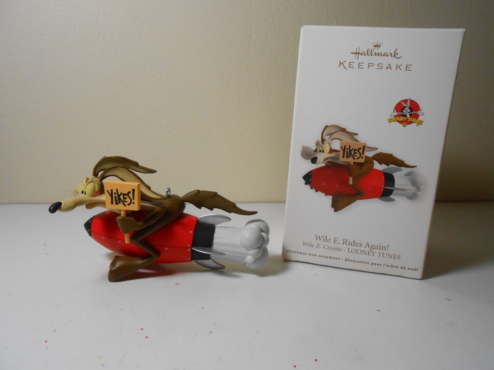 2012 Hallmark Ornament Looney Tunes Wile E Coyote Rides Again