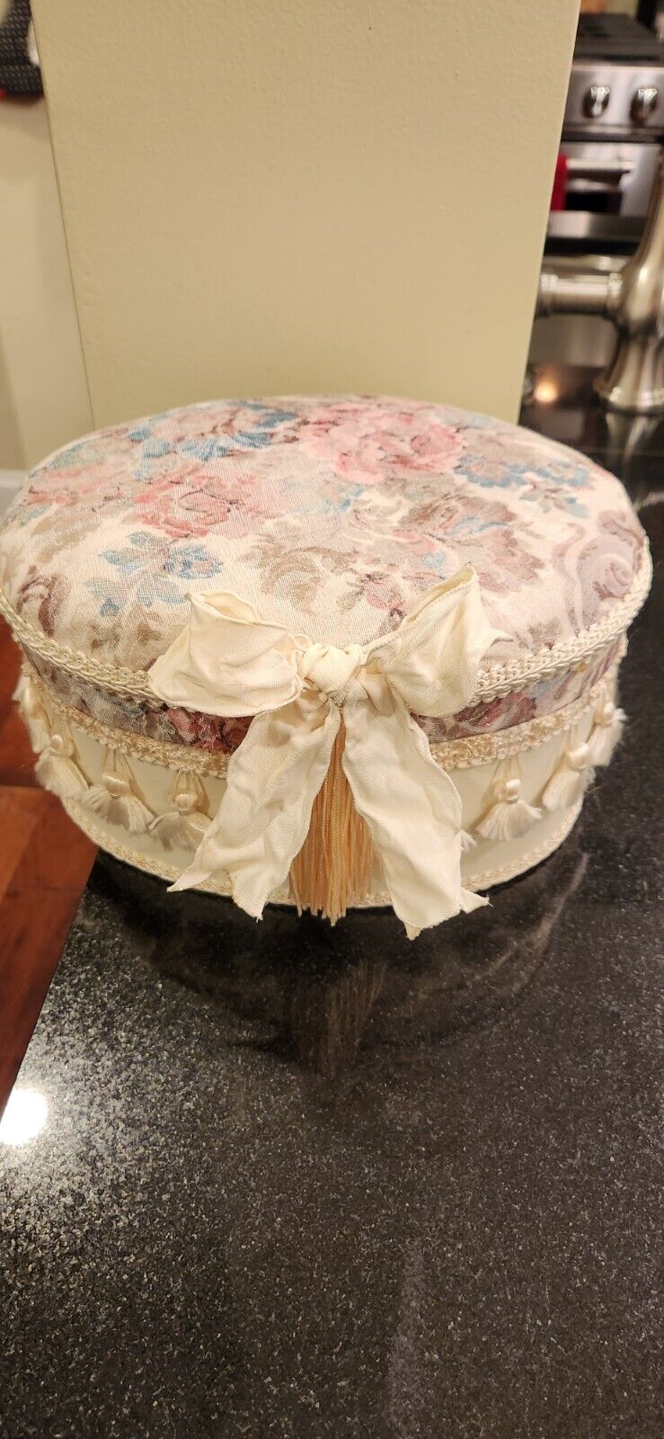 Victorian Shabby Chic Trinket/Jewlery/Keepsake Oval Tapestry Padded Top Box 10x8