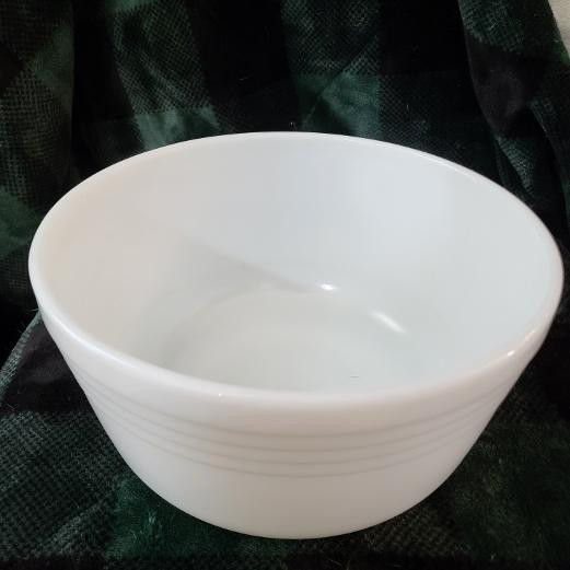 Vintage Pyrex Hamilton Beach Stand Mixer Milk Glass Ribbed Mixing Bowl 8.75 Vintage Pyrex Hamilton Beach Stand Mixer Milk Glass Ribbed Mixing Bowl 8.75