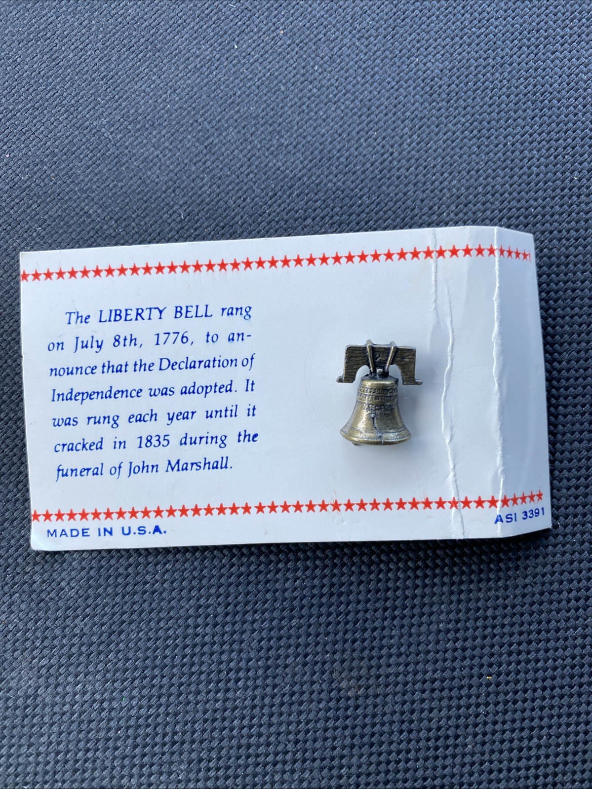 Vintage 1976 Bicentennial Liberty Bell Pinback / Advertising / Promotional