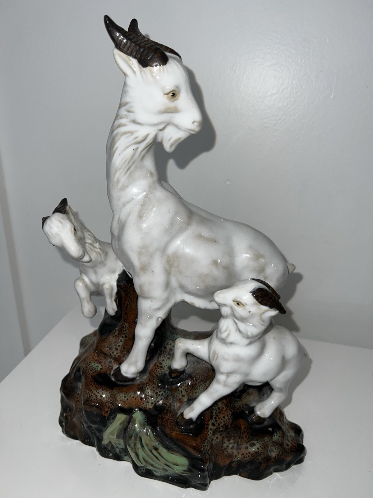 (..5n)Vintage Chinese 3 Goats On Rocks Majolica Pottery Large Statue Figurine (..5n)Vintage Chinese 3 Goats On Rocks Majolica Pottery Large Statue Figurine