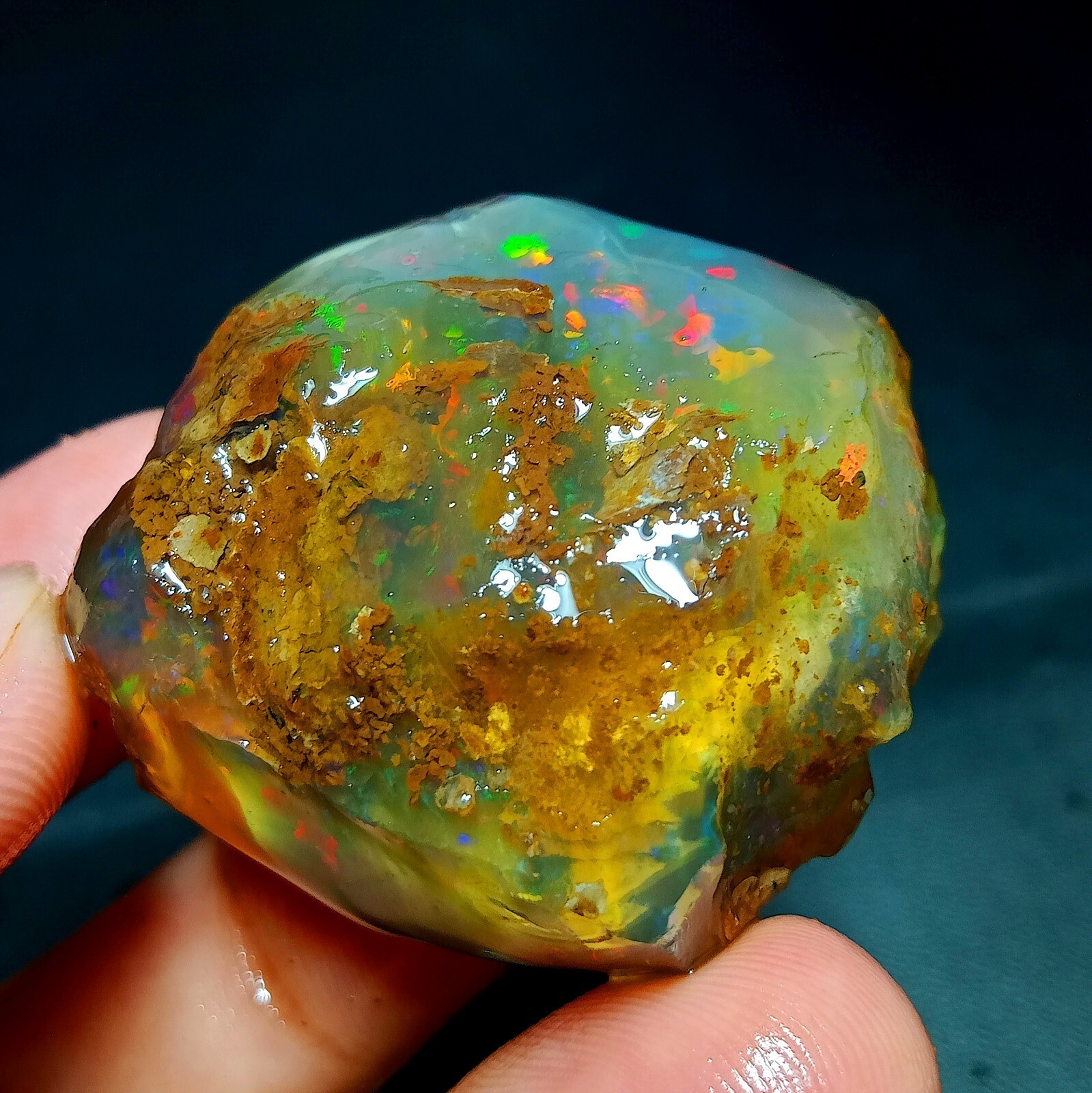 158ct Welo Opal Rough Natural Ethiopian – Green Fire Bands – 35×34×24 mm 158ct Welo Opal Rough Natural Ethiopian – Green Fire Bands – 35×34×24 mm