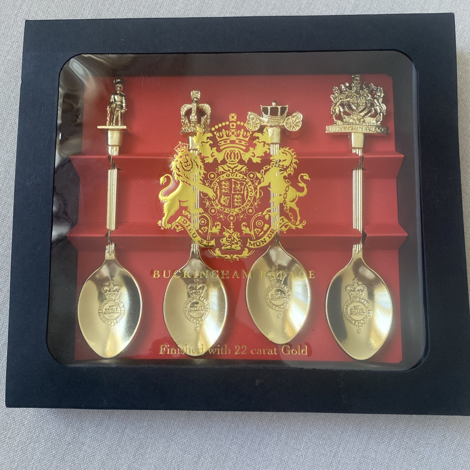 British Royal Family Buckingham Palace 22kBP Spoon Set