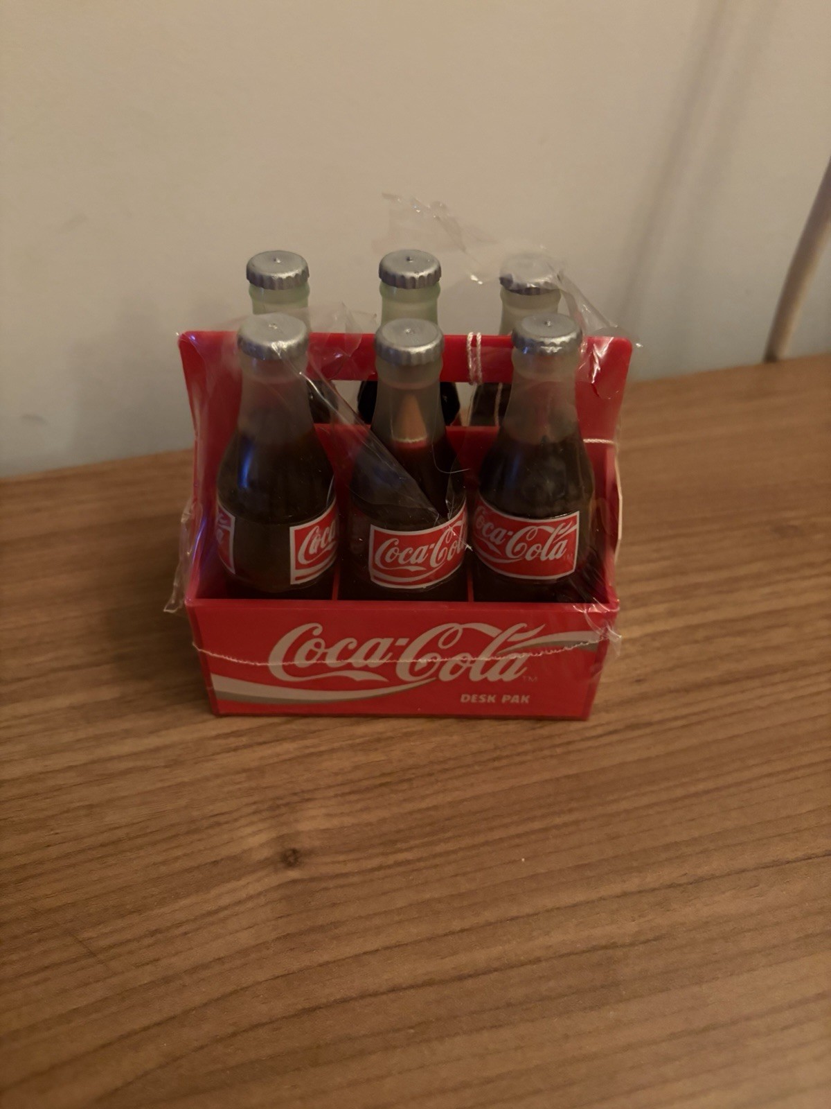Coca Cola Mini 6-pack Desk Set from 1995 - New-Open Wrapper ( See Photos)