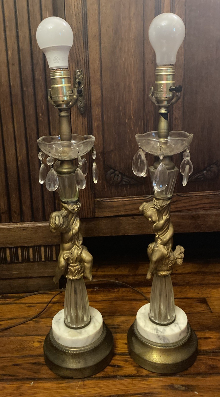 Pair VTG MCM Hollywood Regency Cherub Crystal Prism Table Lamps Antique Gold 25\