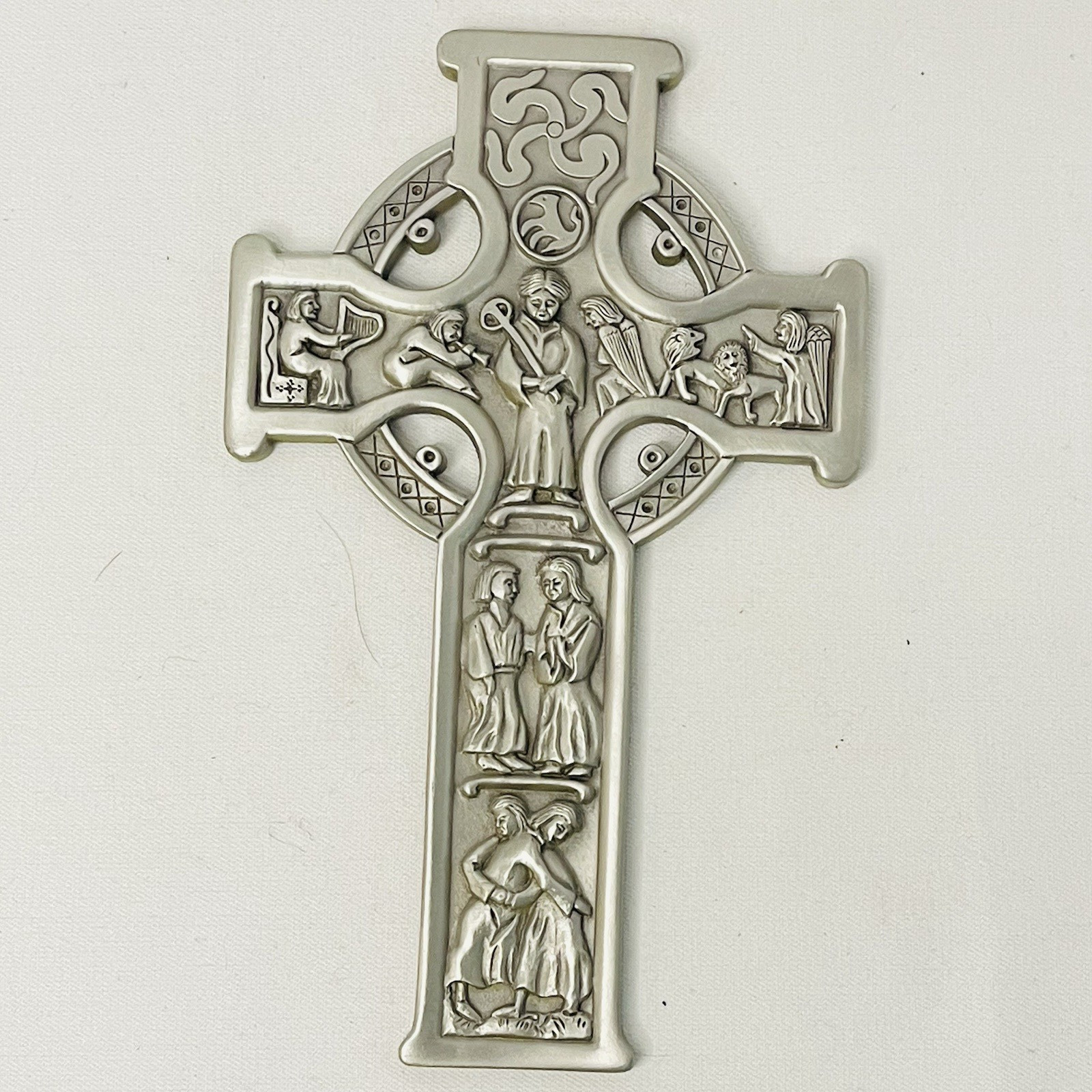 VINTAGE 1999 JEWELED CROSS CO. CELTIC PEWTER CROSS 8” WALL HANGING