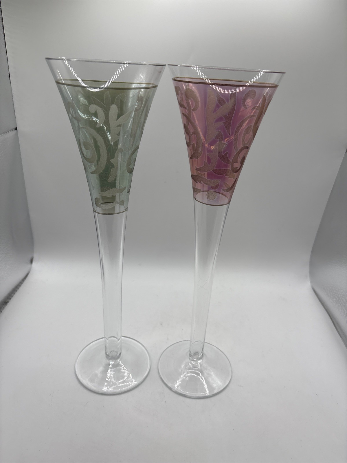 Vintage Pair Of Etched Glass Champagne Flutes Gold Accents in Green And Pink 10H Vintage Pair Of Etched Glass Champagne Flutes Gold Accents in Green And Pink 10H