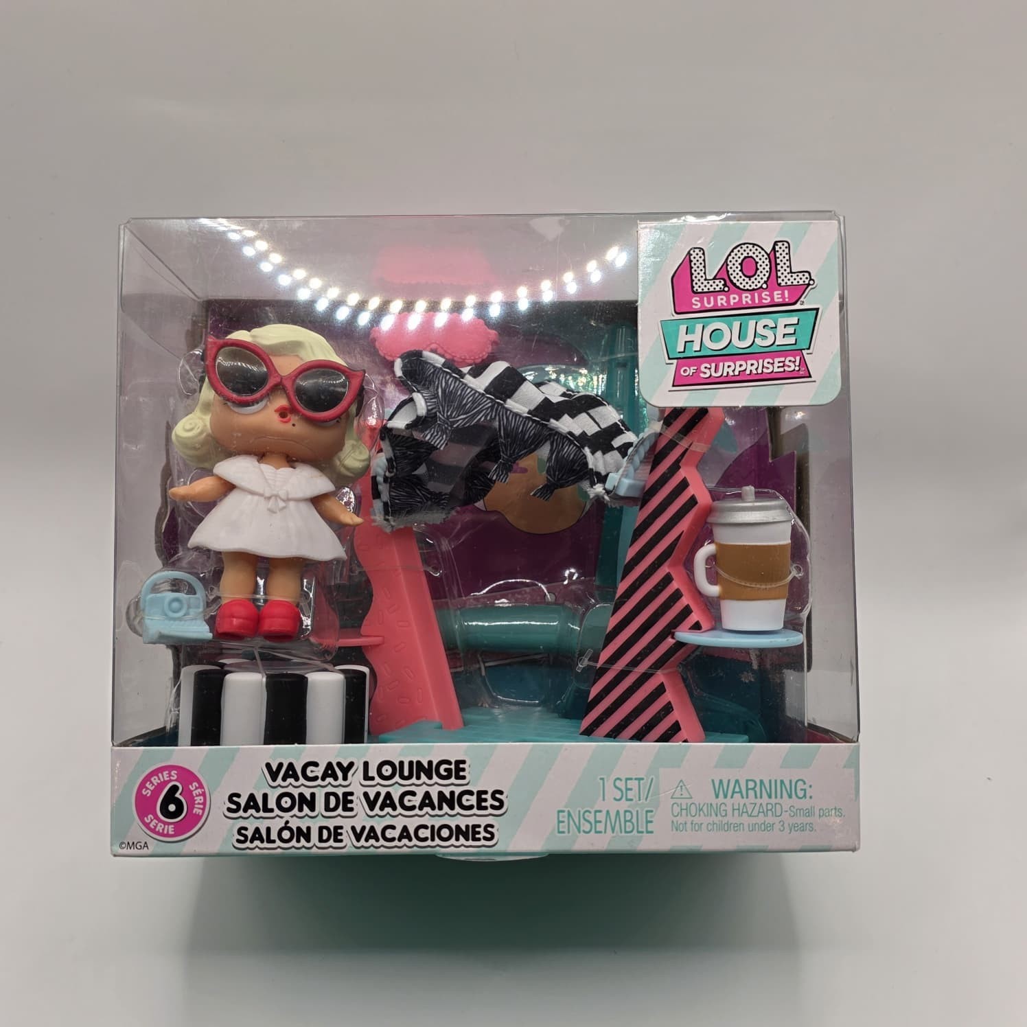 LOL Surprise Vacay Lounge Playset with Leading Baby Collectible Doll 8 Surprises
