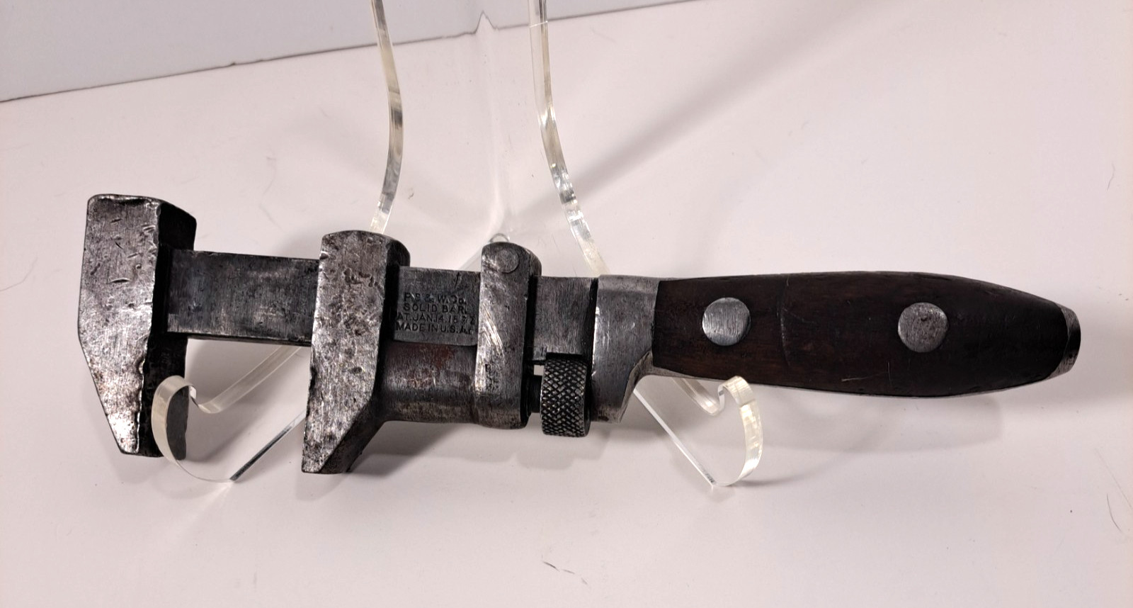 VINTAGE P.S. & W. CO. STRONGHOLD 10” MONKEY WRENCH WOOD HANDLE ANTIQUE USA TOOL VINTAGE P.S. & W. CO. STRONGHOLD 10” MONKEY WRENCH WOOD HANDLE ANTIQUE USA TOOL