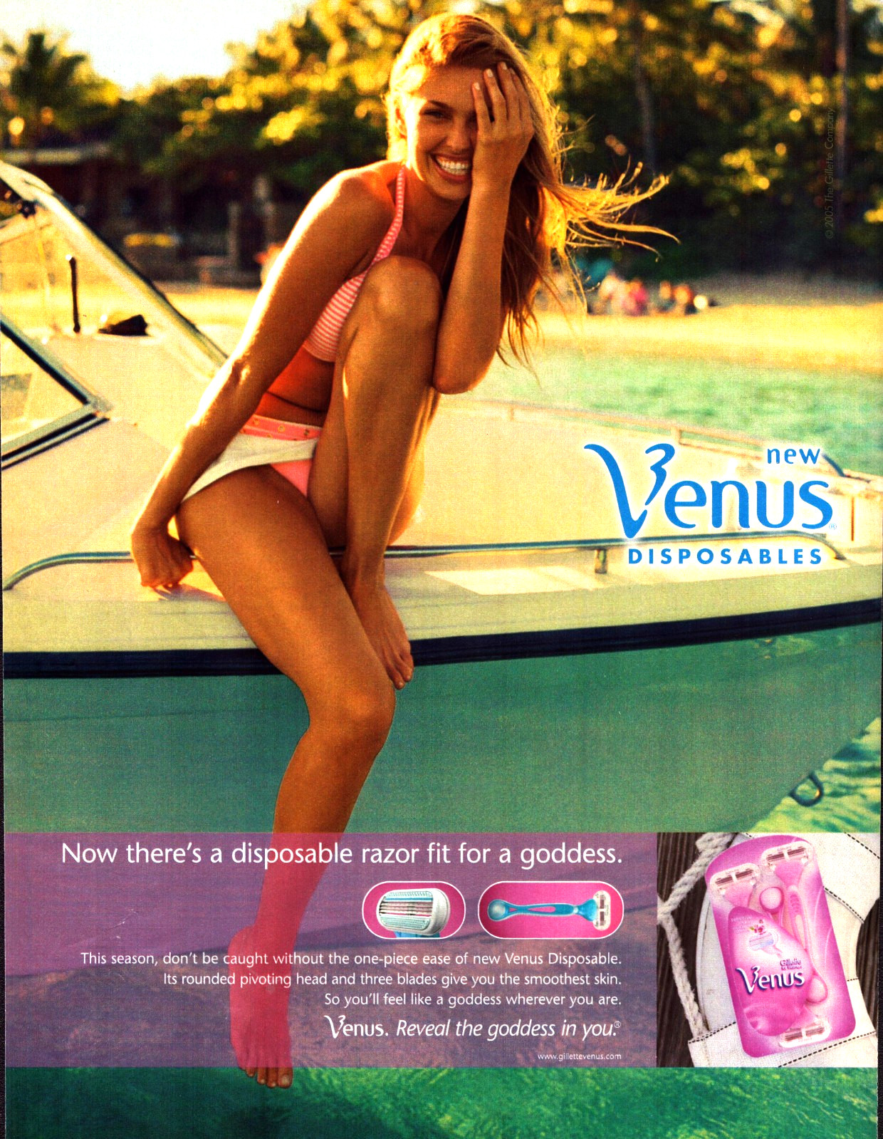 Gillette Venus Lady\'s Razor Pretty Girl Sitting on Boat Vintage Print Ad 2005