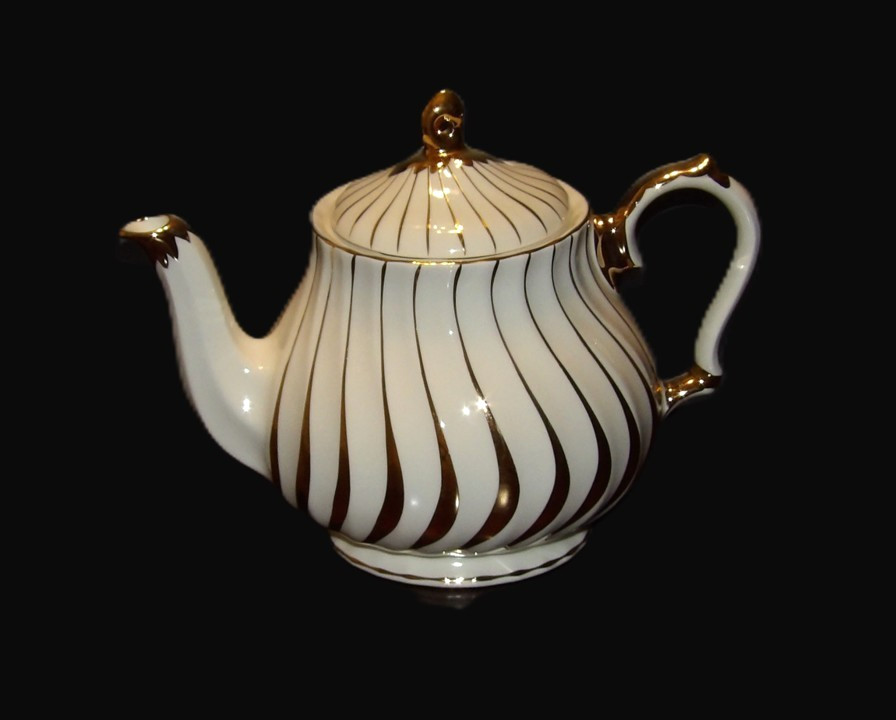 Sadler England Porcelain Teapot White And Gold Swirl 2737 - EUC