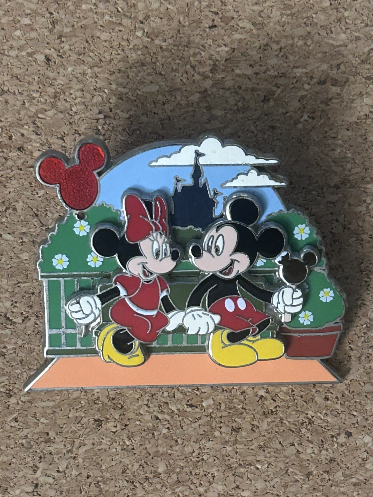 2013 Disney Pin Mickey & Minnie Castle Park Bench Online Exclusive LE 2000 94207