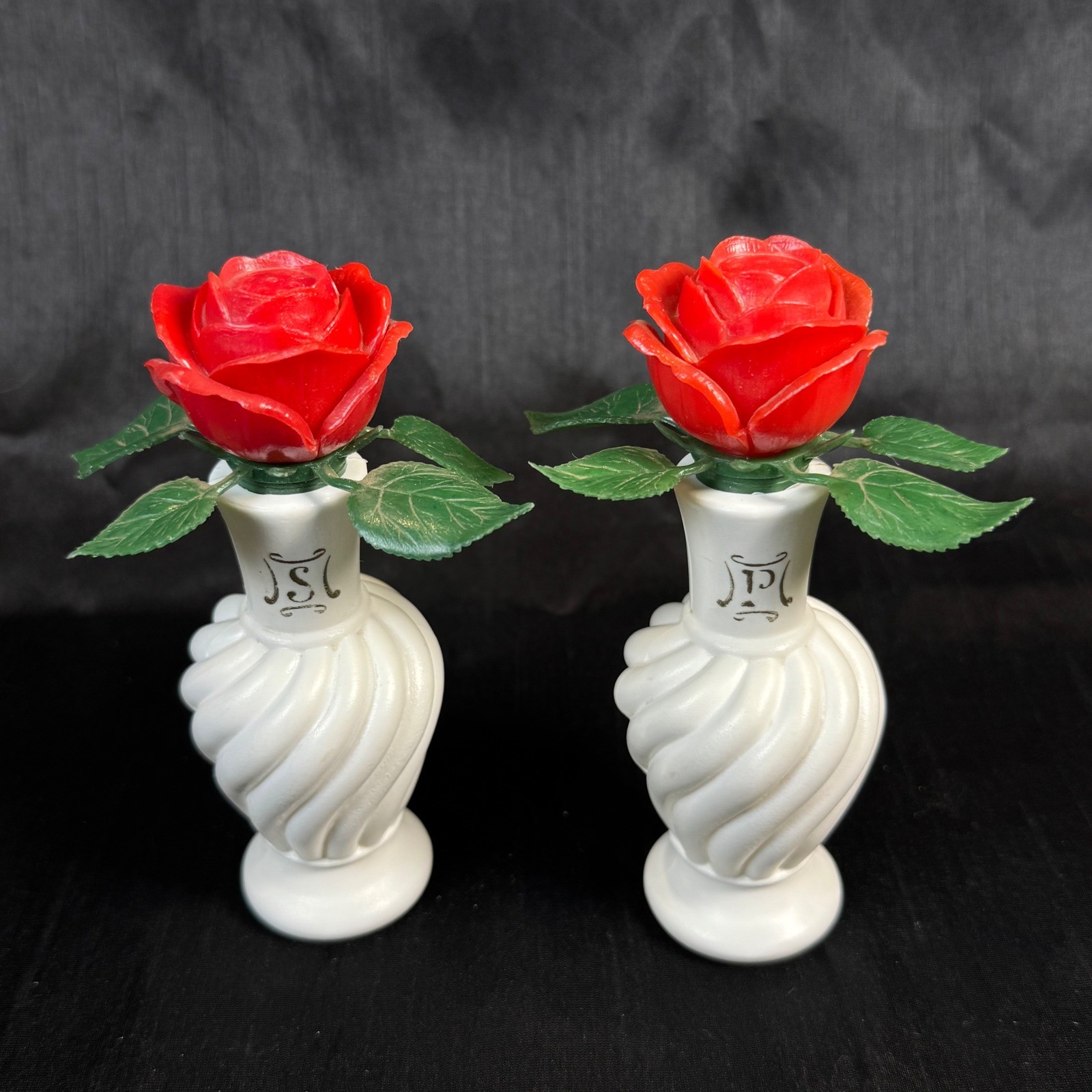 Vintage Minerware Red Rose Bud Vase Salt & Pepper Shakers Plastic 5.5\ Vintage Minerware Red Rose Bud Vase Salt & Pepper Shakers Plastic 5.5\