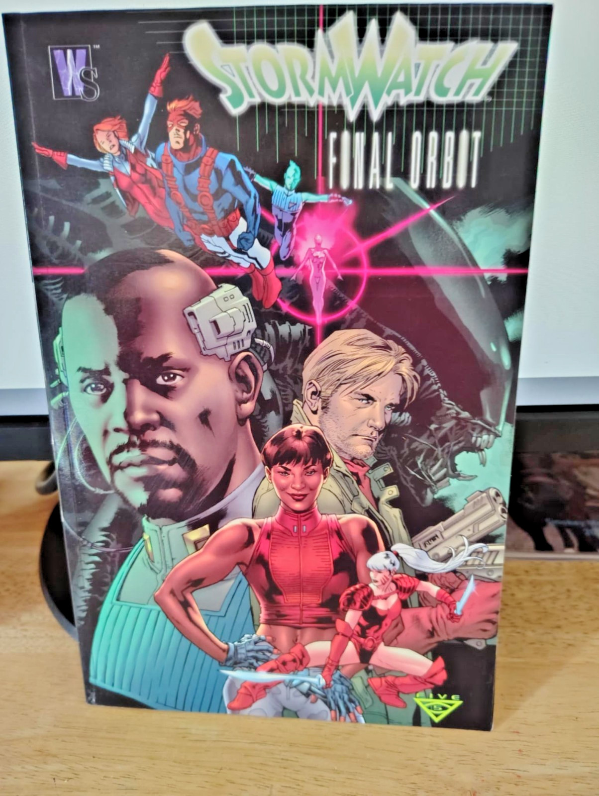 Stormwatch Final Orbit VS Aliens DC Wildstorm Warren Ellis Trade paperback