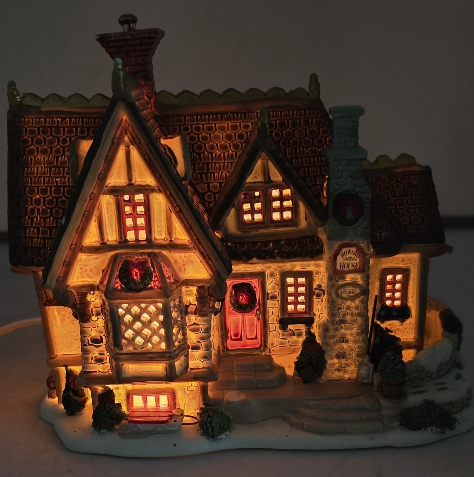 HTF VTG 2005 LEMAX Caddington Village  
