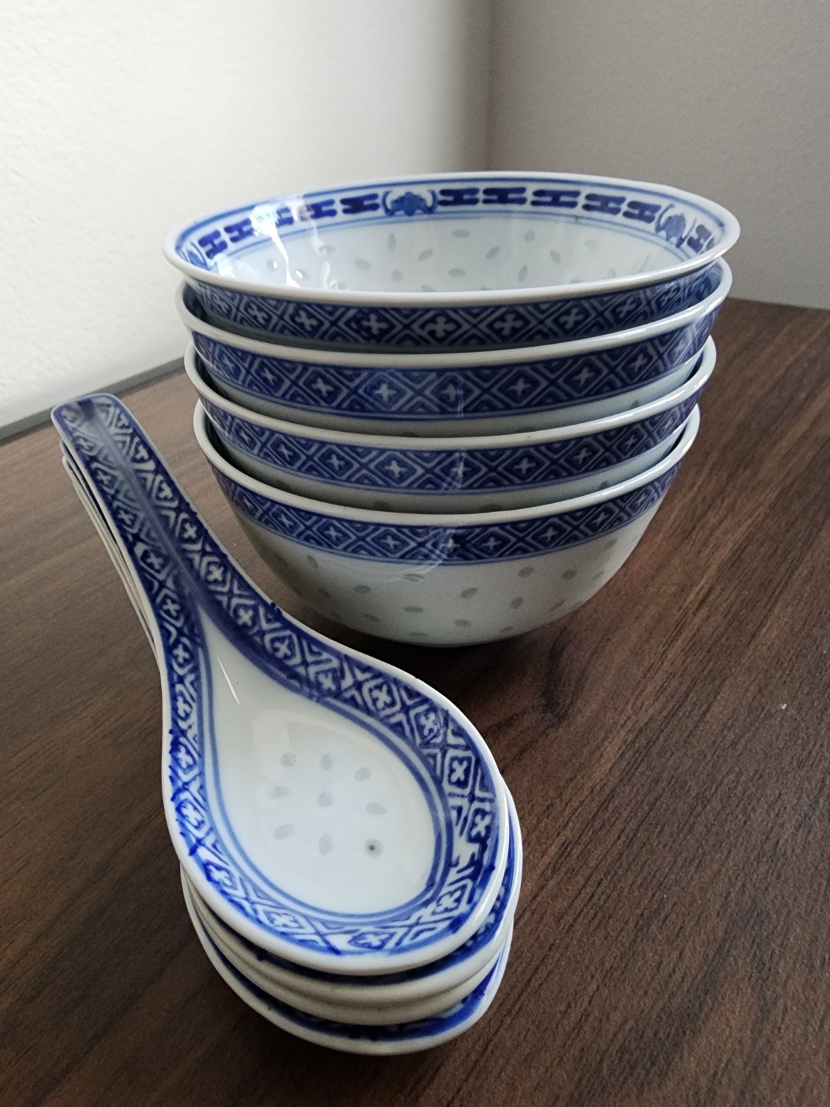 VTG Chinese Jingdezhen Porcelain 4 Blue & White Rice Grain Bowls With 4 Spoons