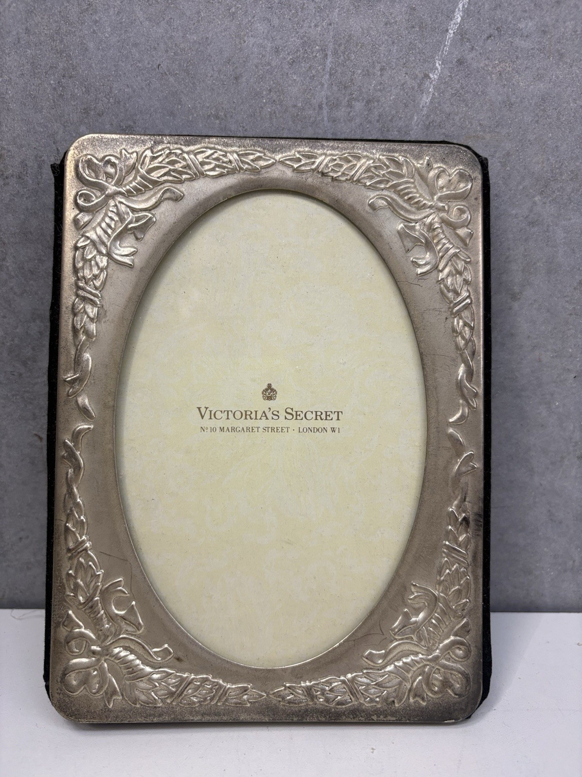 Victoria’s Secret Silverplate Photo Album Small Oval Window Ribbon Bow 7 x 5.5