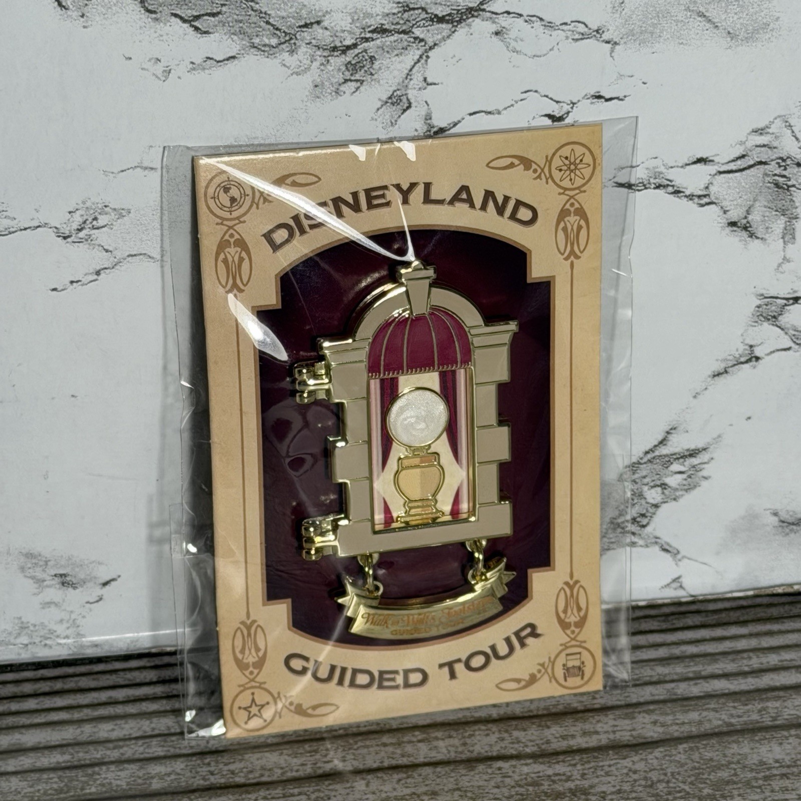 2026 Disneyland Walk In Walt’s Footsteps Tour Exclusive Pin Walt’s Lamp New