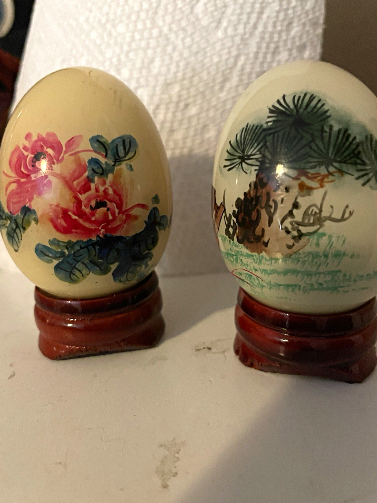 Hand Painted Ceramic Collector Eggs w/ Stands Floral Asian Style Set of 2