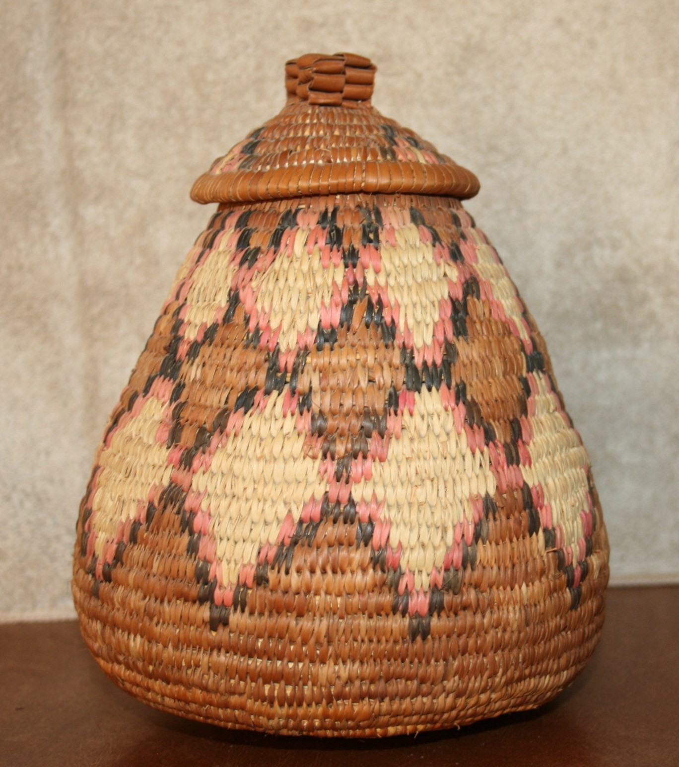 Zulu Handwoven Ukhamba Basket w/ Lid – South African Ilala Palm – Geometric Patt