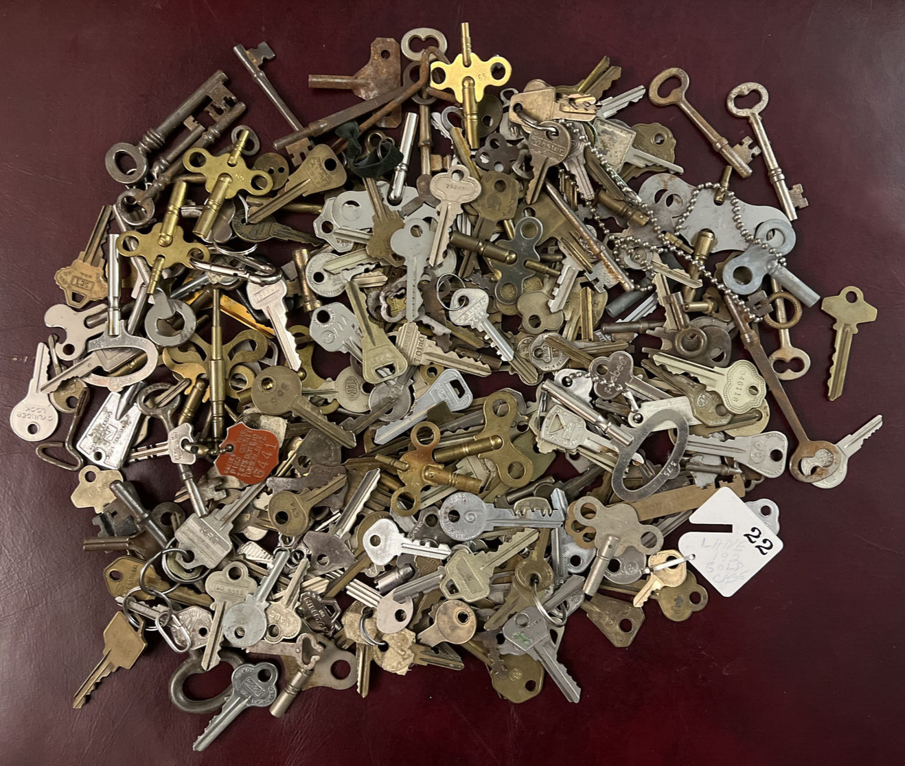 Over 5 Pounds Of Vintage & Antique Keys Skeleton Keys Clock Keys All Types 💗