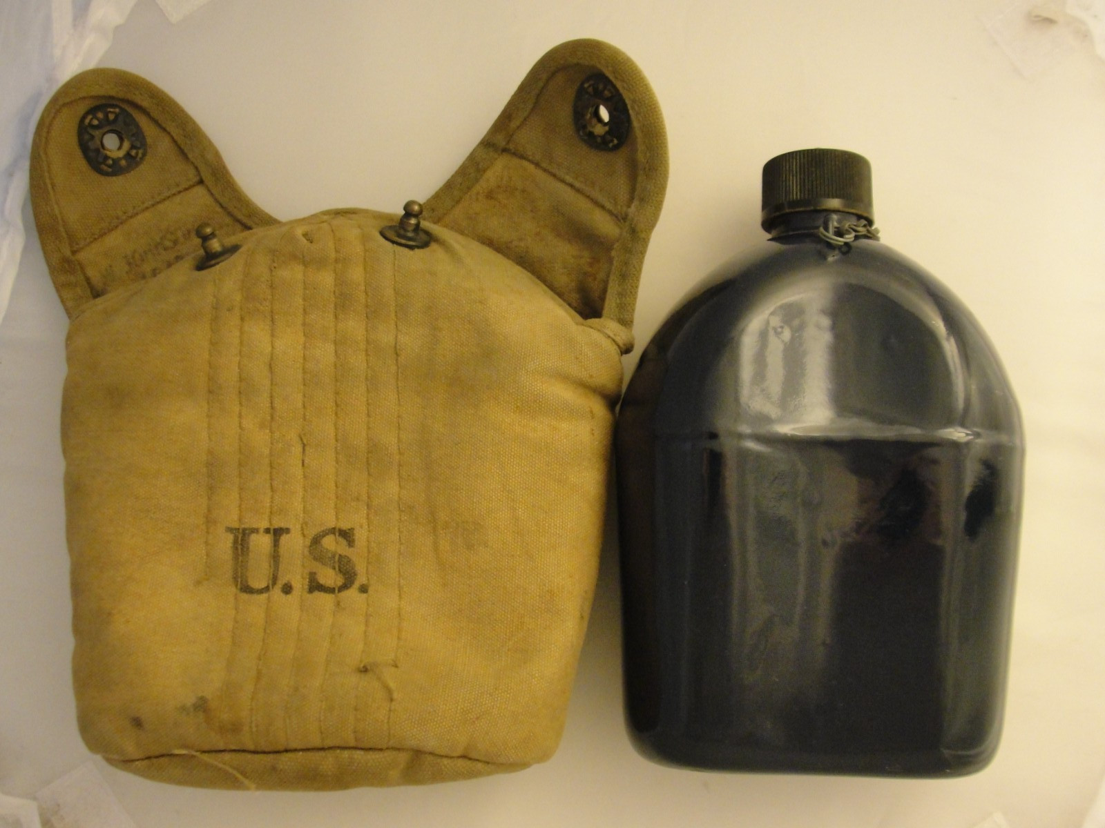 Original WW2 US Army Porcelain Blue Enamel-Coated Steel Canteen dated 1942