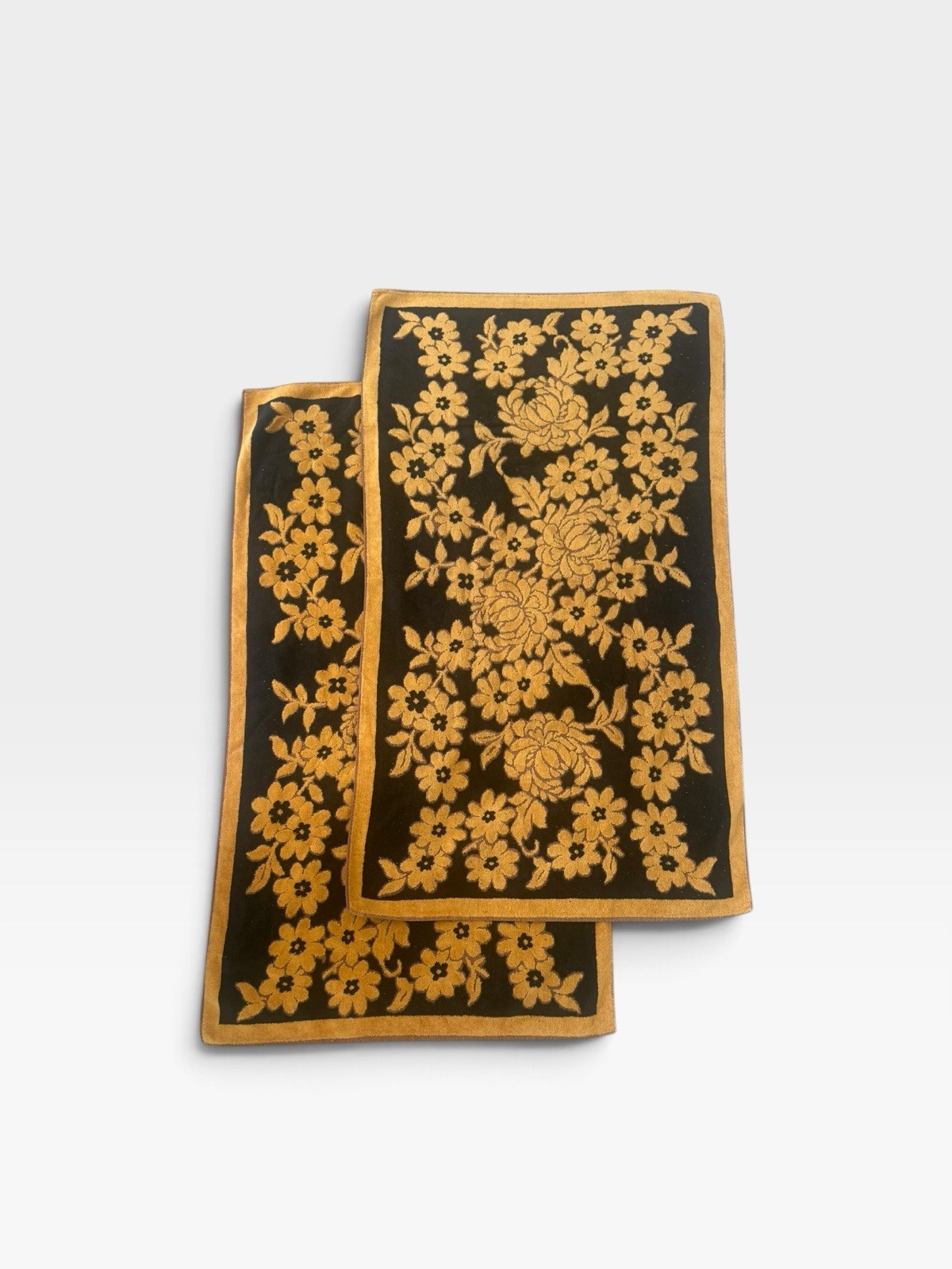 Vintage 1970\'s Fieldcrest Gold & Black Bath Towel 44x24\