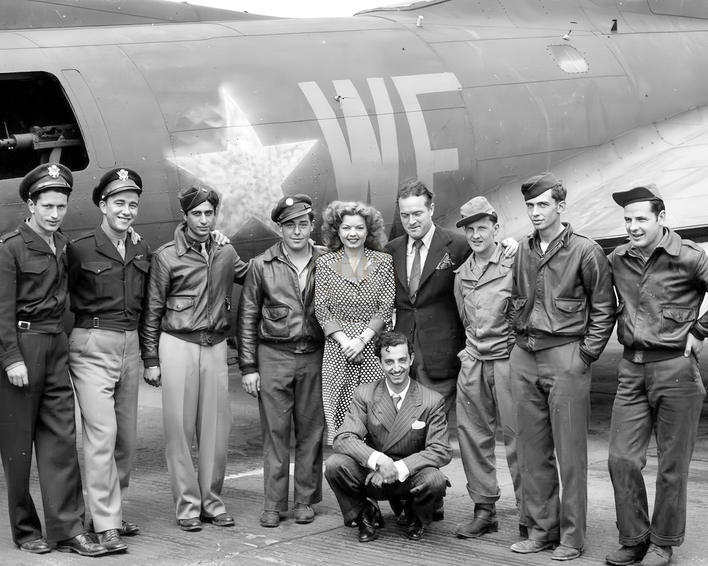 Bob Hope B-17 Flying Fortress Bomber WWII 8x10 Photo Print HT4136135