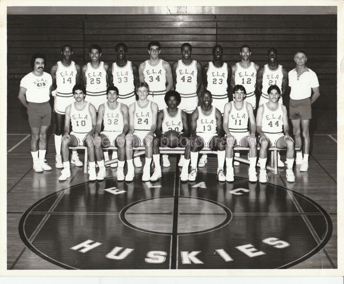EAST LOS ANGELES Basketball Boys 8x10 FOUND PHOTO bw GROUP PORTRAIT 98 10 J